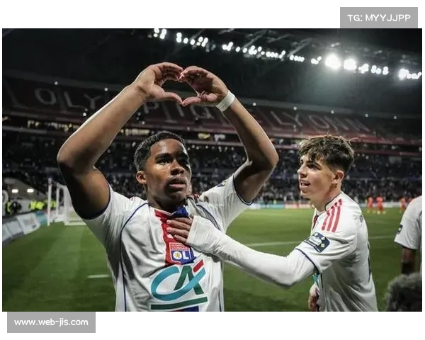 法国杯里昂2-0拉瓦勒，恩德里克爆射破门连续进球