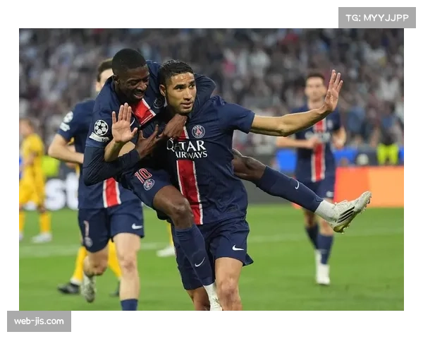 法甲争冠一夜变天,巴黎输球朗斯5球大胜反超巴黎1分领跑